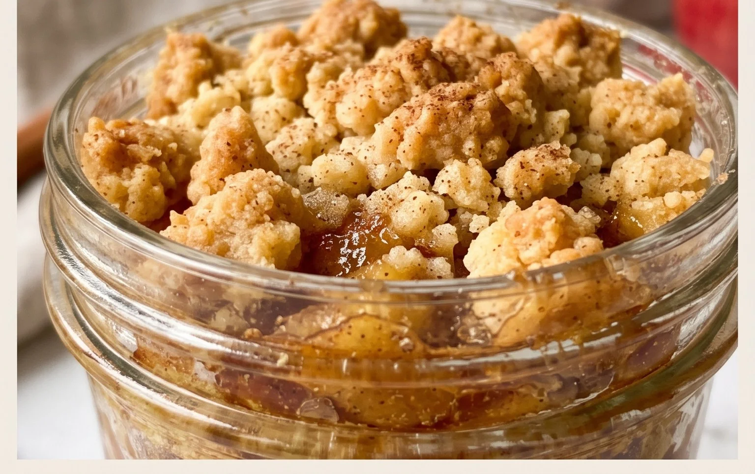Apfel-Streuselkuchen im Glas. Leckeres Dessert!