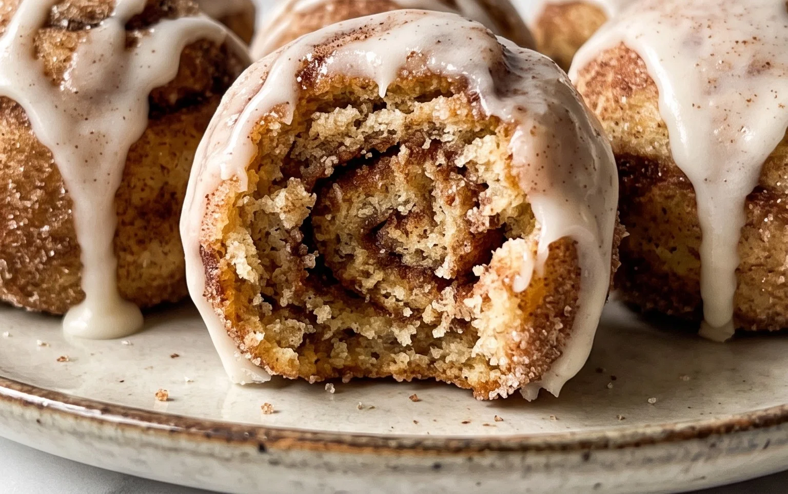 Easy Cinnamon Roll Cake Pops