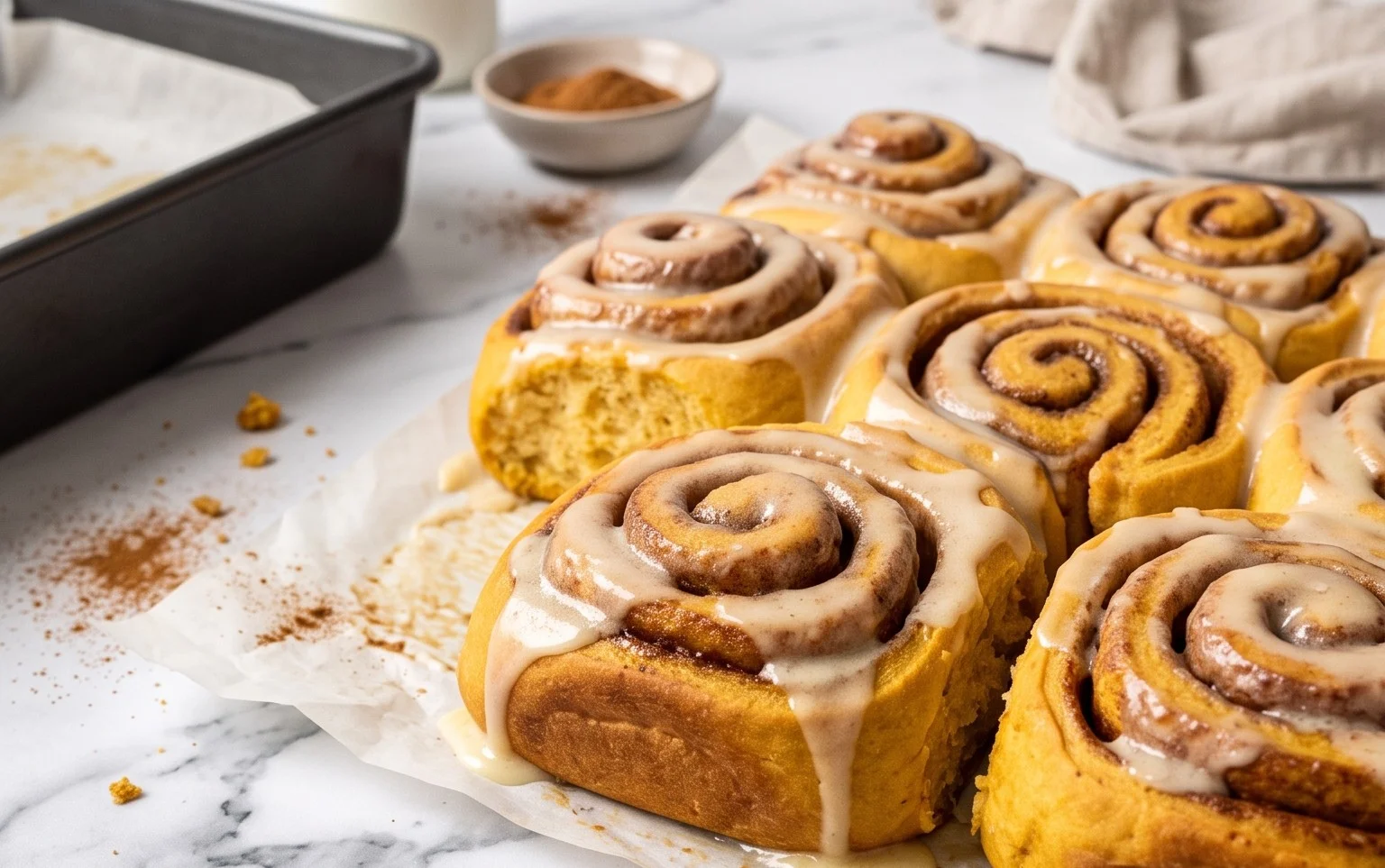 Saftige Pumpkin Cinnamon Rolls: Das Herbst-Rezept